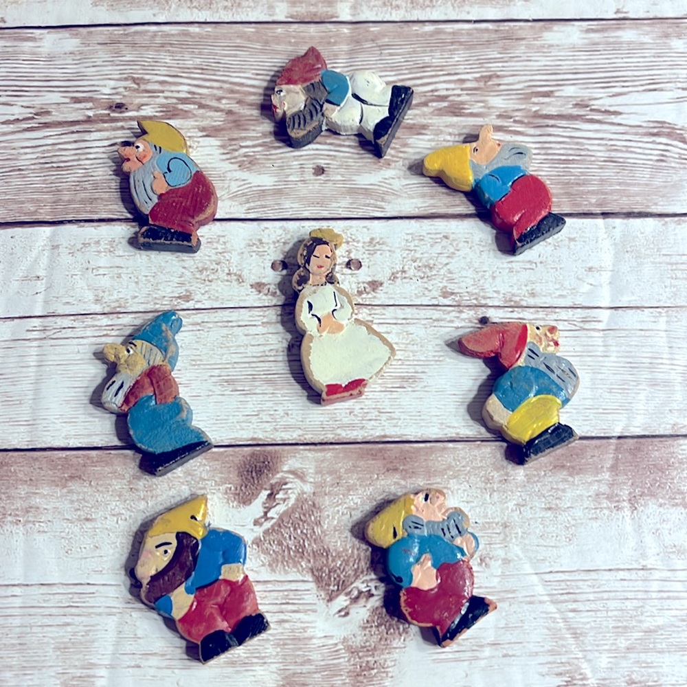 Vintage Miniature Snow White & the Seven Dwarfs Hand painted Figurine Set